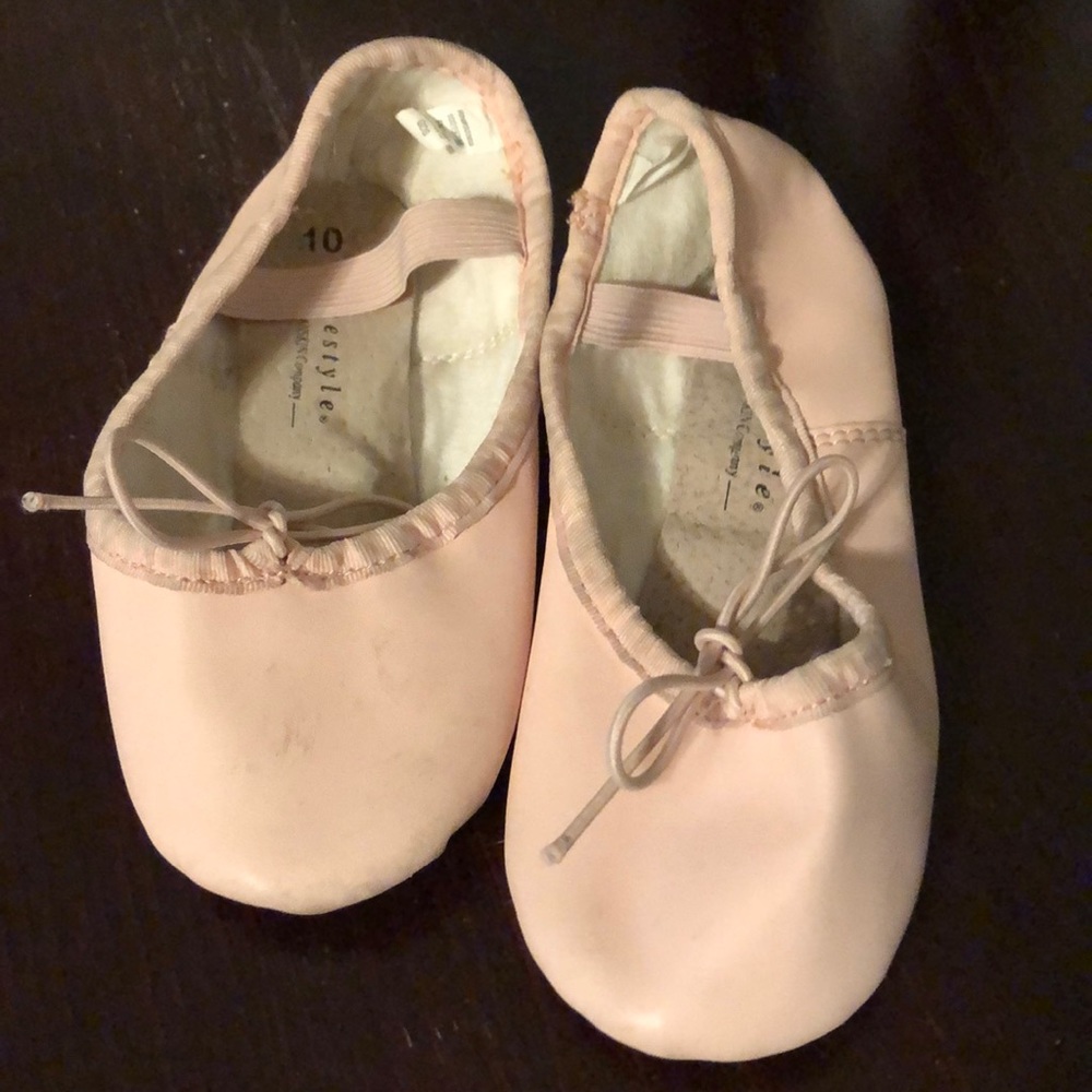 Danskin Girl’s ballet slippers size 10